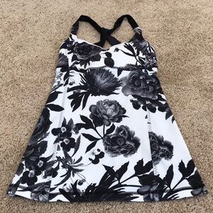 LULULEMON Athletica Size 2 Printed tank top
